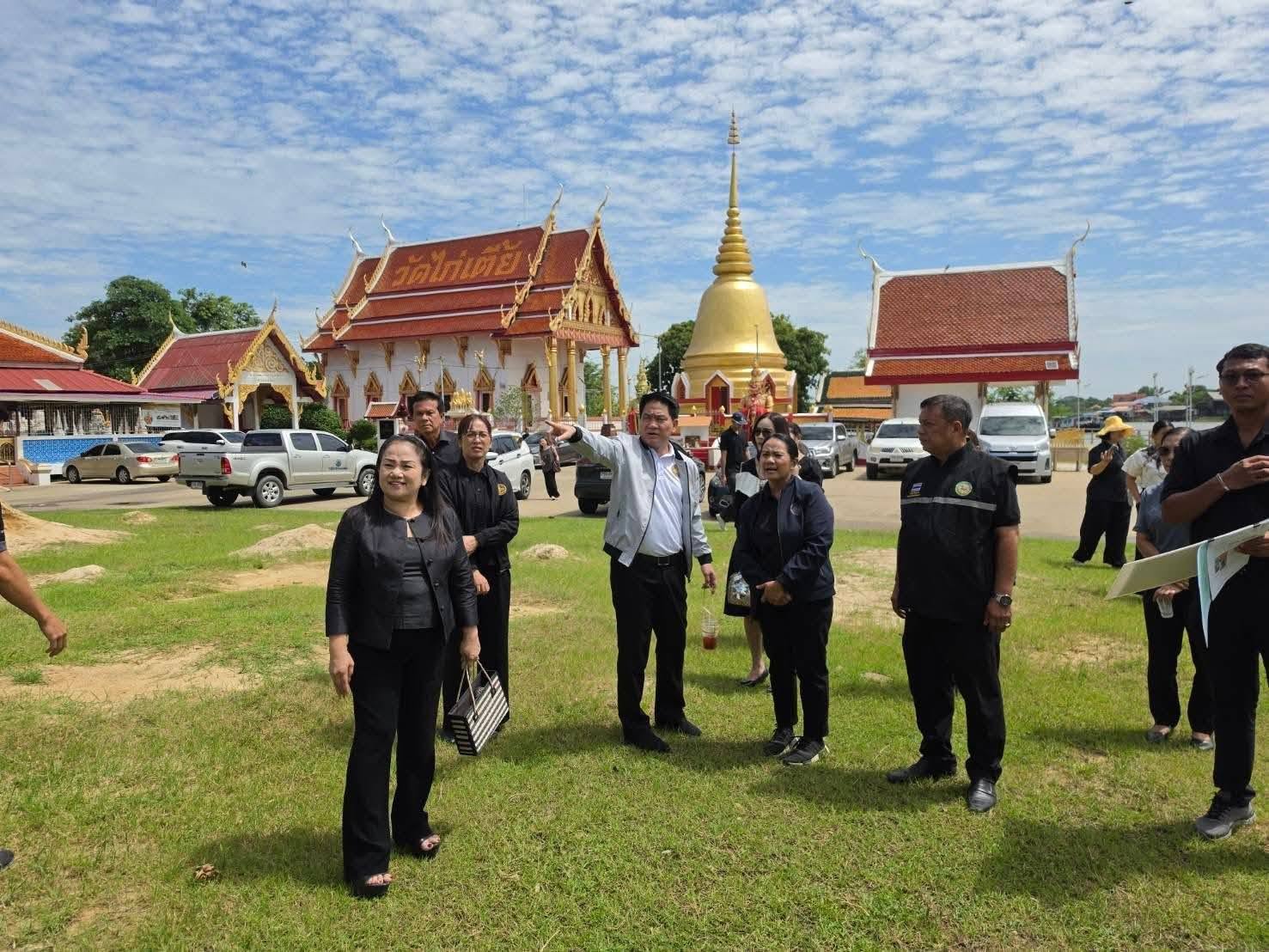 สำนักงานพัฒนาชุมชนอำเภอสามโคก เข้าร่วมการเยี่ยมชม กลุ่มวิสาหกิจกลุ่มแม่บ้านแสงตะวัน ผ้าใยกล้วยบัวหลวง